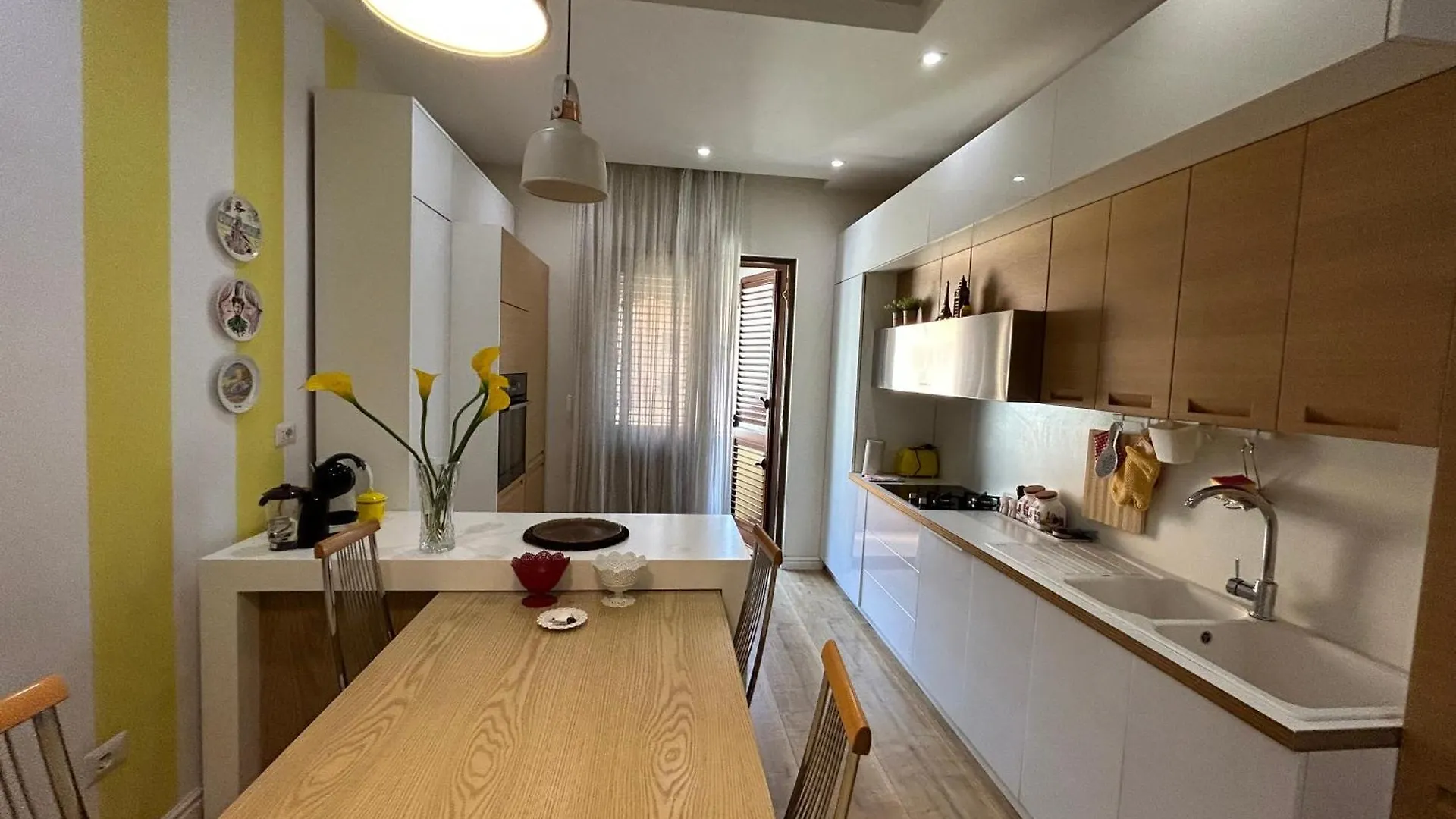 Sun Apartment In The Heart Of Tirana 0*,